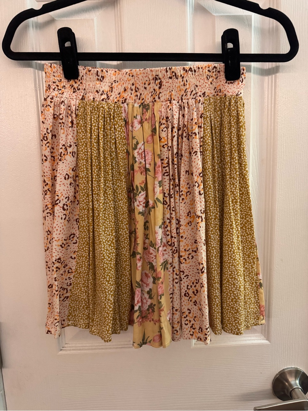 EASEL Floral Animal Print Mixed Media Pleated Mini Skirt Size Small